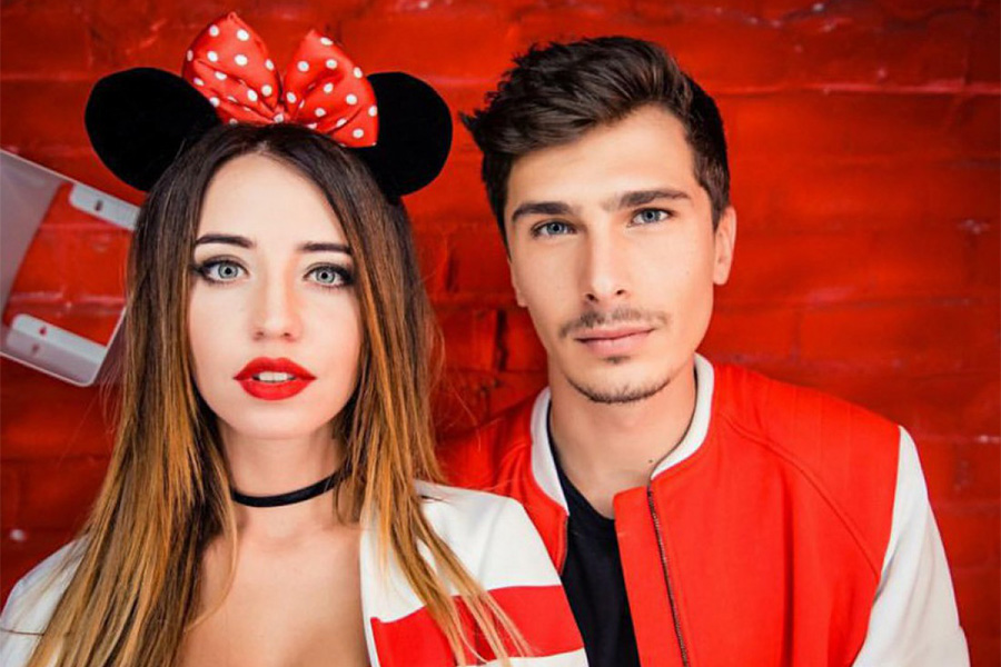 У Вінниці кілька підлітків пікетувало концерт «Время и стекло». Містяни їх ігнорували / Новости Винницы и области / Інформаційний портал На Париже Новини Вінниці / У Вінниці кілька підлітків пікетувало концерт «Время и стекло». Містяни їх ігнорували