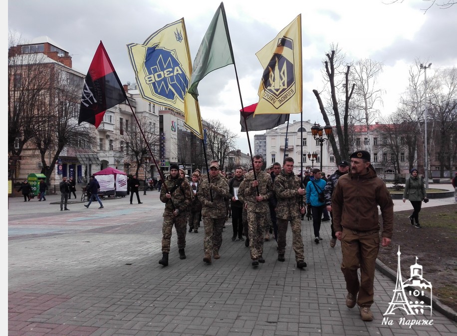 Новини Вінниці / У Вінниці поіменно згадали полеглих воїнів-добровольців та провели ходу пам’яті центром міста (ФОТО, ВІДЕО)
