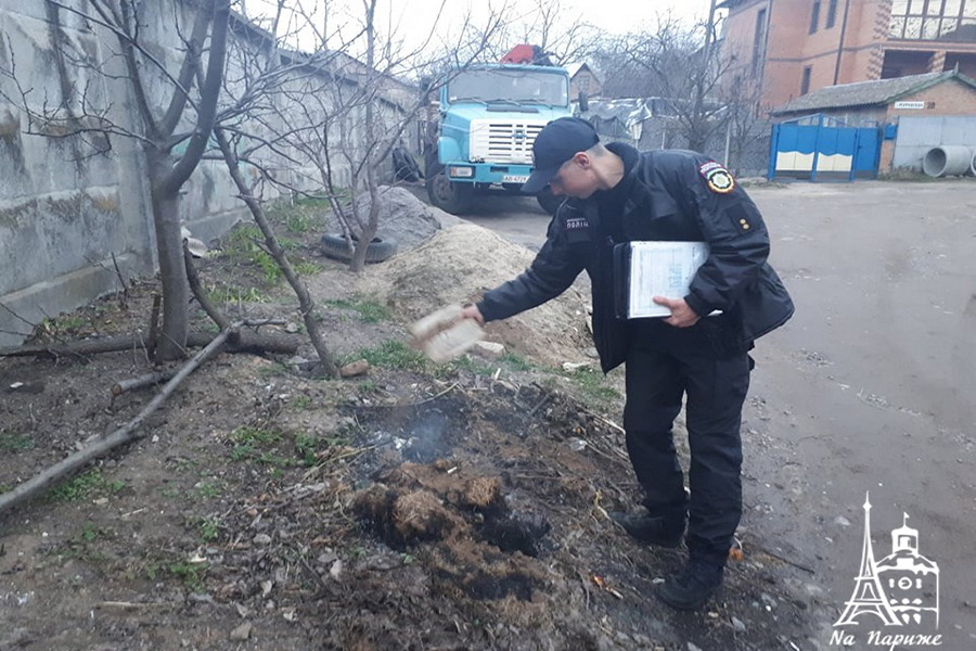 Новини Вінниці / «Я вас прокляну»: як вінничани зустрічають працівників «Муніципальної поліції», що вийшли у рейди проти спалювання листя