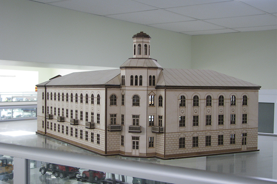 Новини Вінниці / До Дня міста у музеї транспорту обіцяють показати першу частину «Динамічної Вінниці в мініатюрі». Декілька експонатів готові