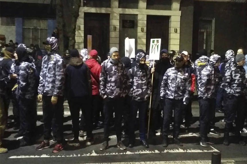 Новини Вінниці / Стало відомо, кого вінницька поліція затримала під час сутичок біля храму (ВІДЕО)