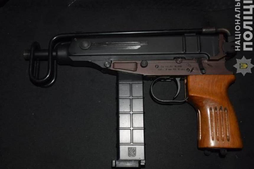 Новини Вінниці / Серед ночі 18-річний парубок з пістолетом «Scorpion» та балаклавою гасав Вінницею на велосипеді (ФОТО)