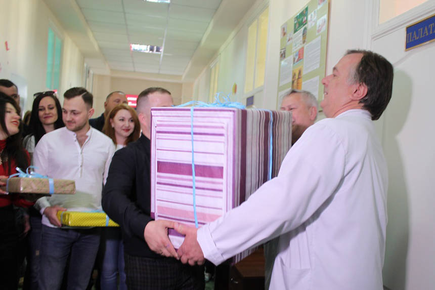 Новини Вінниці / Перинатальний центр вінницької «Пироговки» отримав від волонтерів портативний УЗД-апарат за 130 тисяч грн