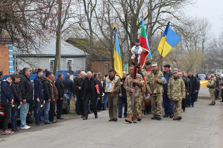 Новини Вінниці / На Вінниччині в останню путь провели Юрія Фармагея: боєць загинув на Донеччині від кулі ворожого снайпера (ФОТО, ВІДЕО)