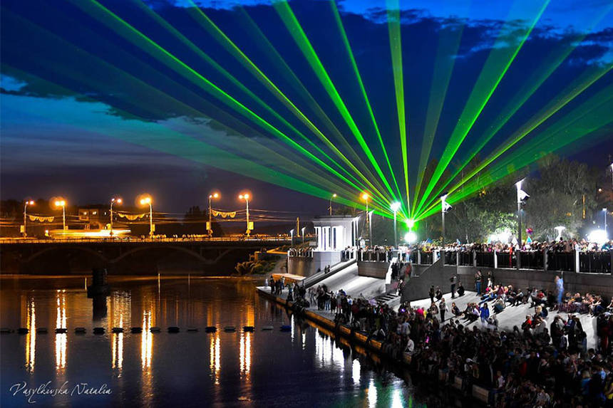 Новини Вінниці / Стало відомо, які колективи завітають до Вінниці на відкриття фонтану Roshen. «95 кварталу» не буде