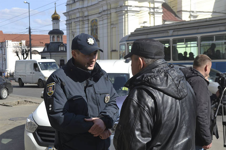 Новини Вінниці / Вінницькі патрульні розпочали «полювання» на пішоходів-порушників