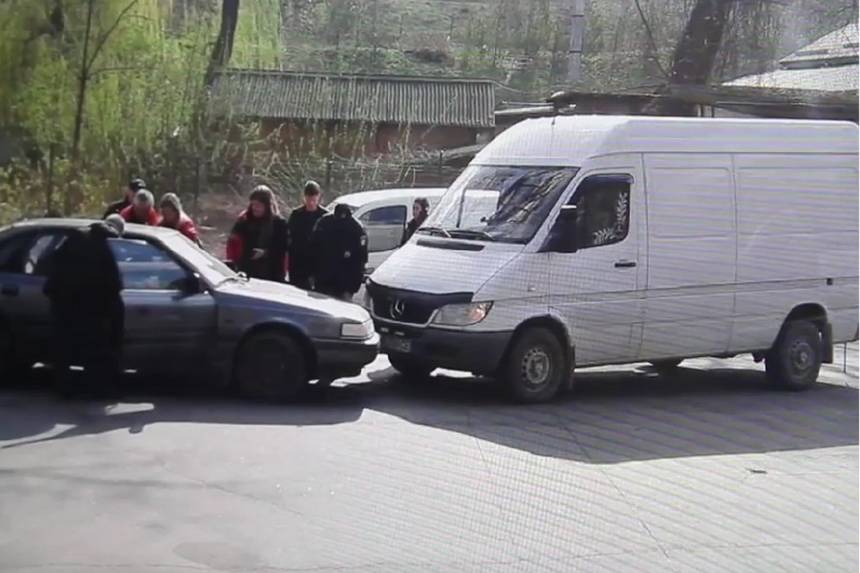 Новини Вінниці / Аварія на Привокзальній у Вінниці: водієві «Мазди» стало зле за кермом