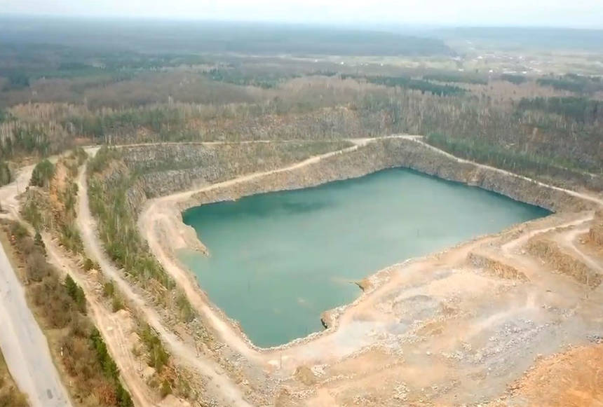 Новини Вінниці / Чергові «Мальдіви» на Вінниччині. Іванівський кар’єр показали з висоти пташиного польоту (ВІДЕО) 