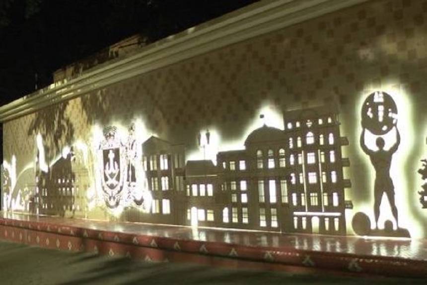 Новини Вінниці / Кому «заважало» підсвічене панно біля входу до Центрального парку у Вінниці?