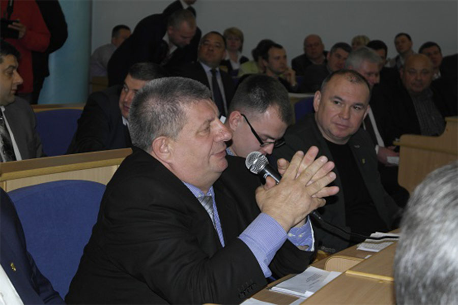 Новини Вінниці / Депутата Вінницької облради застали нетверезим за кермом, а він переконував, що руками «припхав» машину (ВІДЕО)