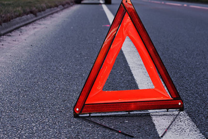 ДТП поблизу Немирова. Рятувальники розрізали автівку, щоб витягти водія та тіло загиблого пасажира / Новости Винницы и области / Інформаційний портал На Париже Новини Вінниці / ДТП поблизу Немирова. Рятувальники розрізали автівку, щоб витягти водія та тіло загиблого пасажира