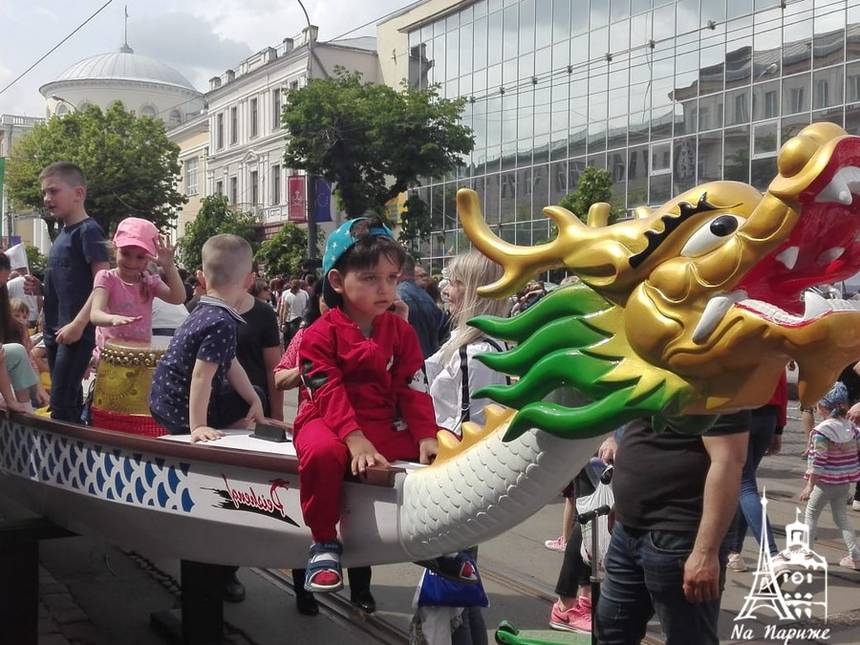 Новини Вінниці / Як відзначали День Європи у центрі Вінниці, поки свято не «прикрасила» злива (ФОТО)  