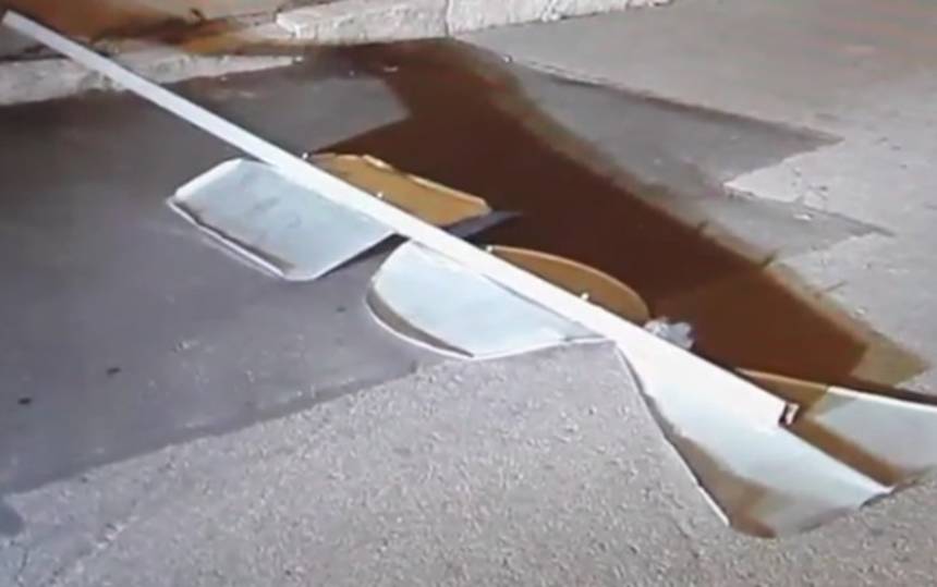 Двоє молодиків серед ночі ламали дорожні знаки у центрі Вінниці, їх розшукує поліція / Новости Винницы и области / Інформаційний портал На Париже Новини Вінниці / Двоє молодиків серед ночі ламали дорожні знаки у центрі Вінниці, їх розшукує поліція