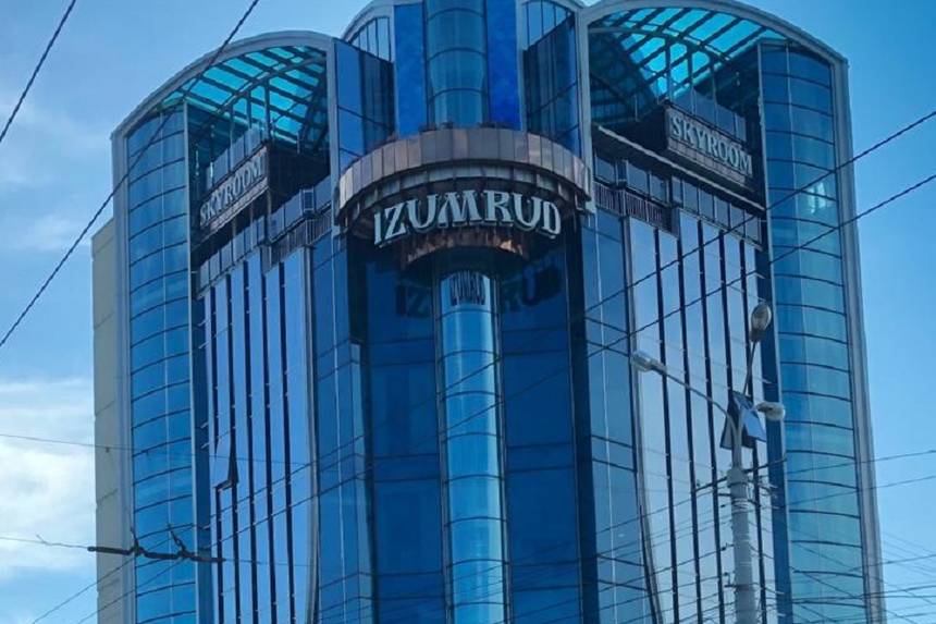 Новини Вінниці / На світанку у Вінниці «замінували» ТРЦ «Ізумруд»: евакуювали 70 відвідувачів та працівників нічного клубу