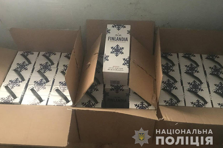 Новини Вінниці / Поруч з Могилевом-Подільським накрили черговий горілчаний «завод», що спеціалізувався на випуску Finlandia