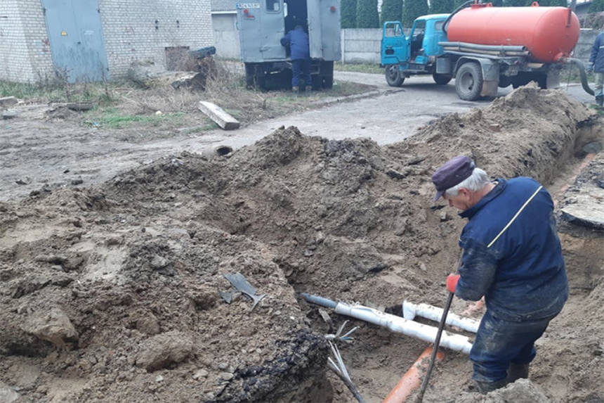 Новини Вінниці / У Вінниці проривають каналізаційні труби. Ремонт триватиме тиждень