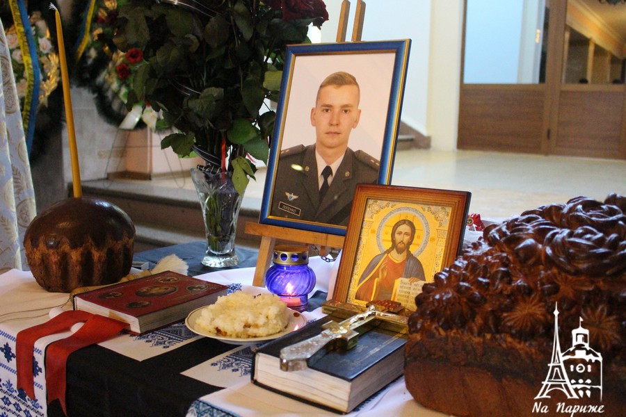 Новини Вінниці / «Батьки виховали дуже порядного сина»: у Вінниці провели в останню путь військового льотчика Владислава Попенка (ФОТО, ВІДЕО)