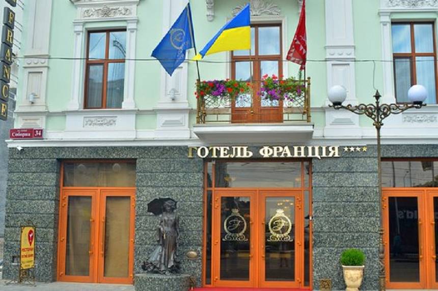 Новини Вінниці / Хвиля «замінувань» не полишає Вінницю: зараз шукають вибухівку у трьох готелях