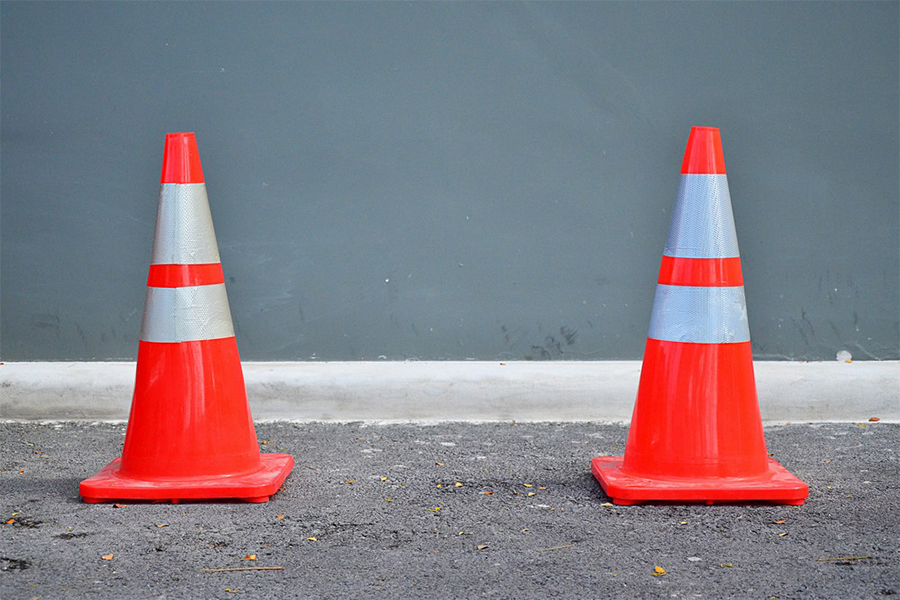 Новини Вінниці / Поки у Вінниці чекали прем’єр-міністра Гройсмана, вінничанин крав дорожній конус (ВІДЕО)