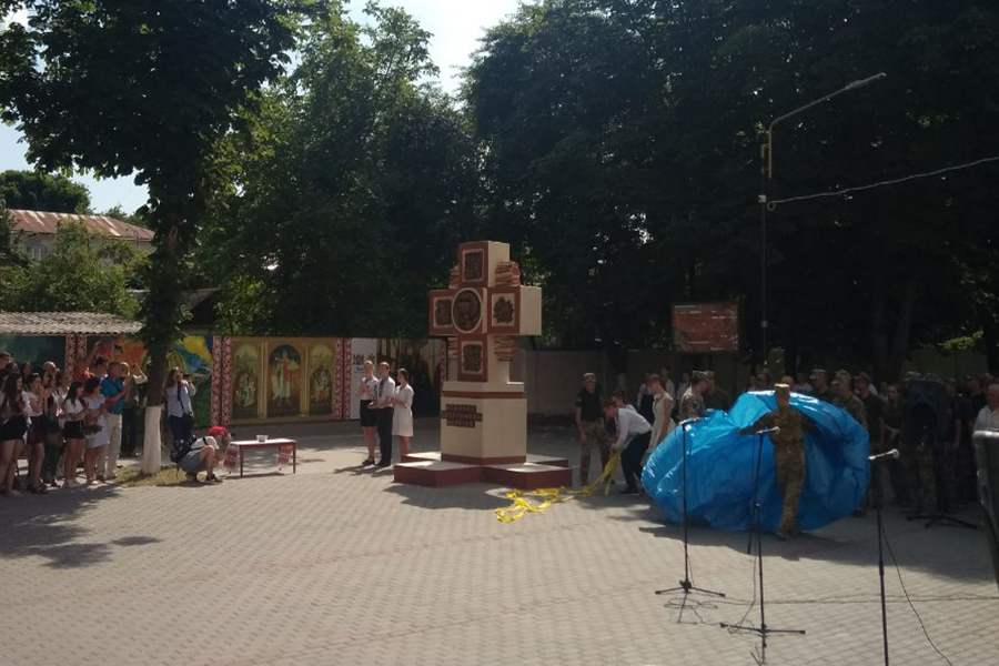 Новини Вінниці / У Вінниці відкрили пам`ятник медикам-захисникам України