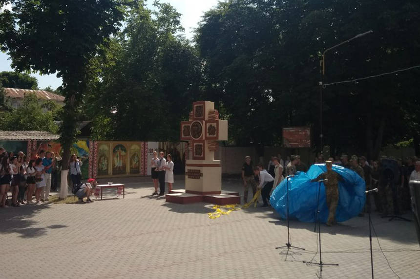 Новини Вінниці / У Вінниці відкрили пам`ятник медикам-захисникам України