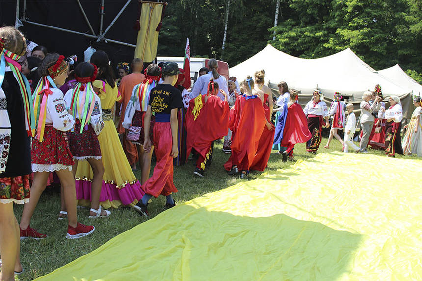 Новини Вінниці / Біля Вінниці «живими локаціями» туристів дивували на фестивалі «Живий вогонь»