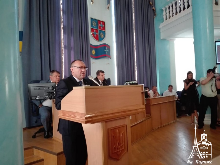 Новини Вінниці / Депутати Вінницької облради не захотіли слухати звіт голови ОДА Валерія Коровія, але майже годину ставили йому запитання (ФОТО)