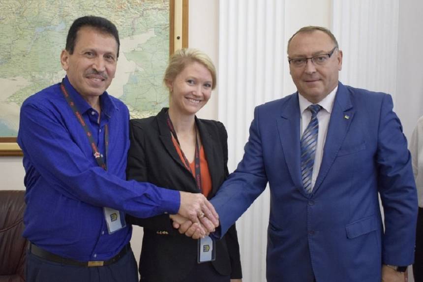 Канадці приїхали на Вінниччину спостерігати за виборами / Новости Винницы и области / Інформаційний портал На Париже Новини Вінниці / Канадці приїхали на Вінниччину спостерігати за виборами