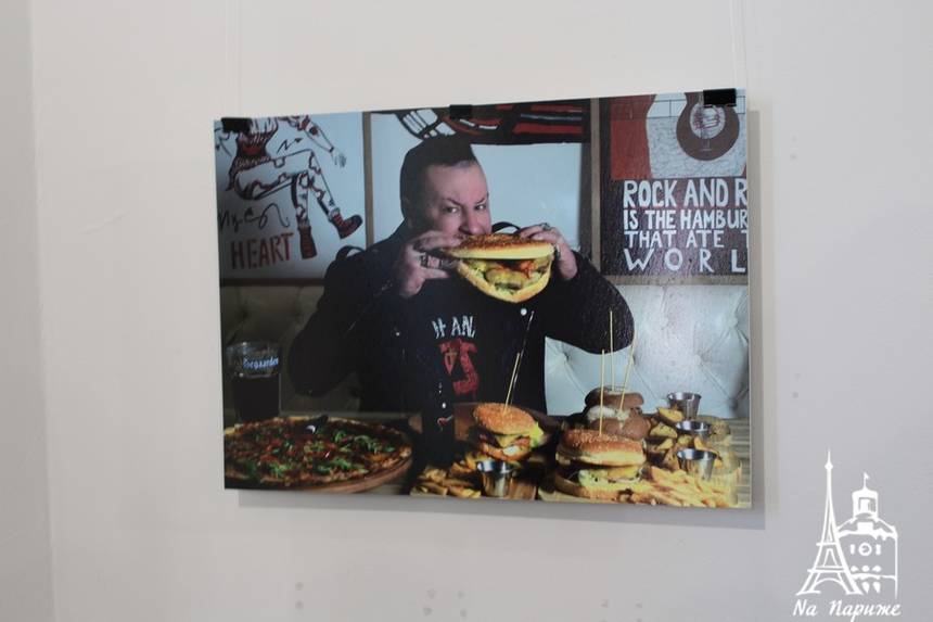 Новини Вінниці / У Вінниці презентували фотопроект «Смачна країна»: відомі вінничани позували за столом (ФОТО)