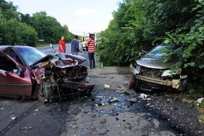 Новини Вінниці / Аварія під Вінницею: авто розтрощені, люди дивом вціліли (ФОТО)