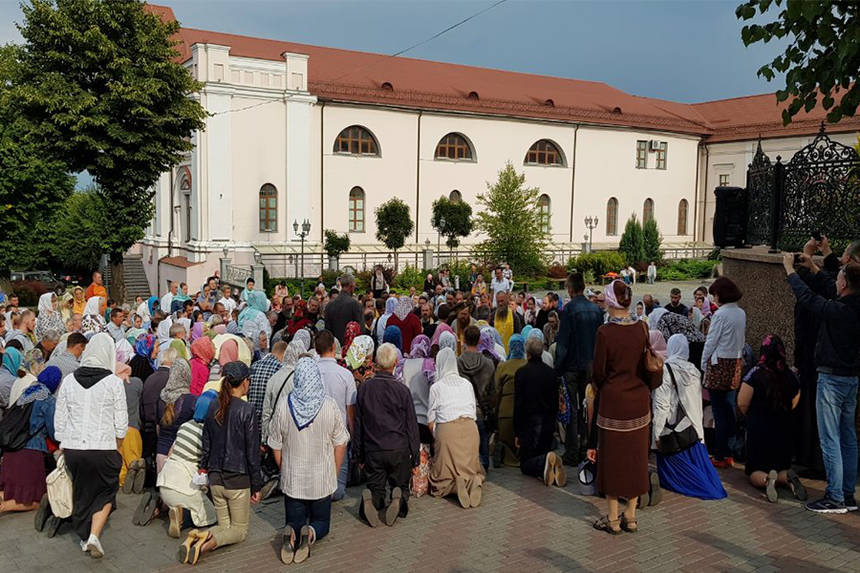 Новини Вінниці / Церковне стояння у Вінниці. Поруч з одним собором у неділю служби правили для ПЦУ і УПЦ МП (ВІДЕО)