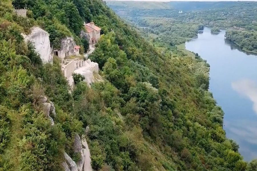 Новини Вінниці / Як виглядає Лядівський монастир, що на Вінниччині, з висоти пташиного польоту (ВІДЕО)