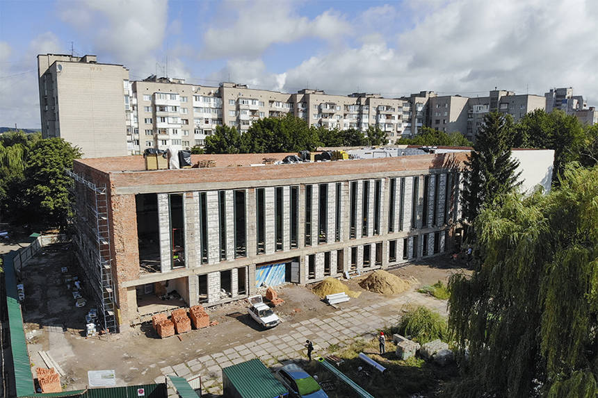 Новини Вінниці / Меру Моргунову підрахували кількість тріщин у чаші басейну СКА