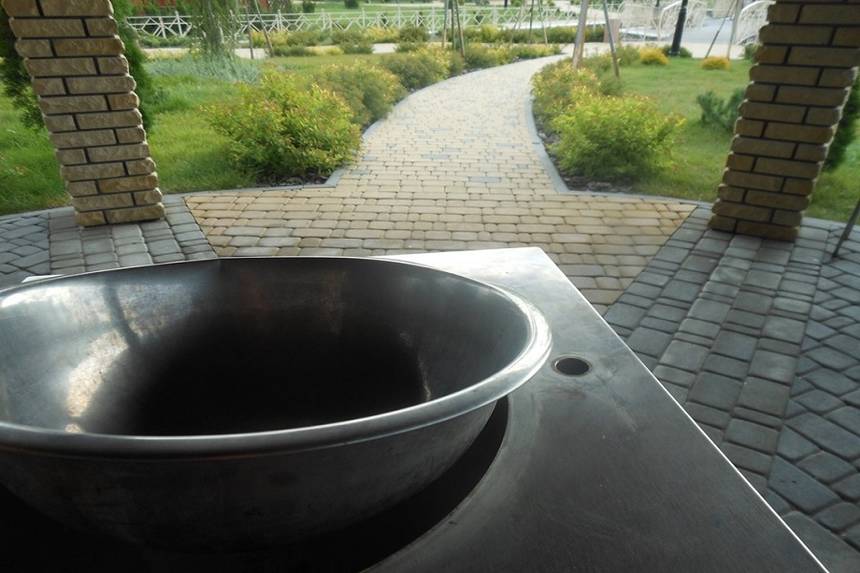 У Тростянці на Вінниччині вандали пошкодили бювет у парку. Місцева влада просить допомогти знайти винних / Новости Винницы и области / Інформаційний портал На Париже Новини Вінниці / У Тростянці на Вінниччині вандали пошкодили бювет у парку. Місцева влада просить допомогти знайти винних