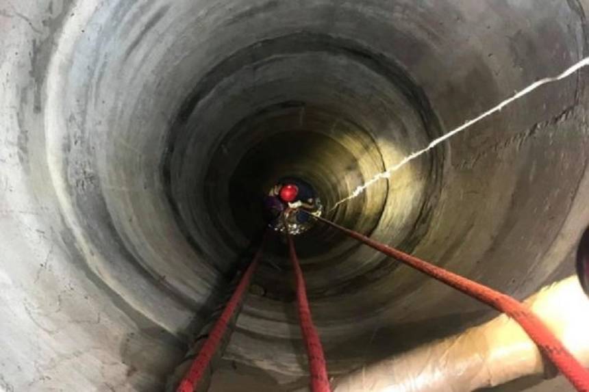 Новини Вінниці / На Вінниччині рятувальники підняли з криниці чоловіка: діставав собаку