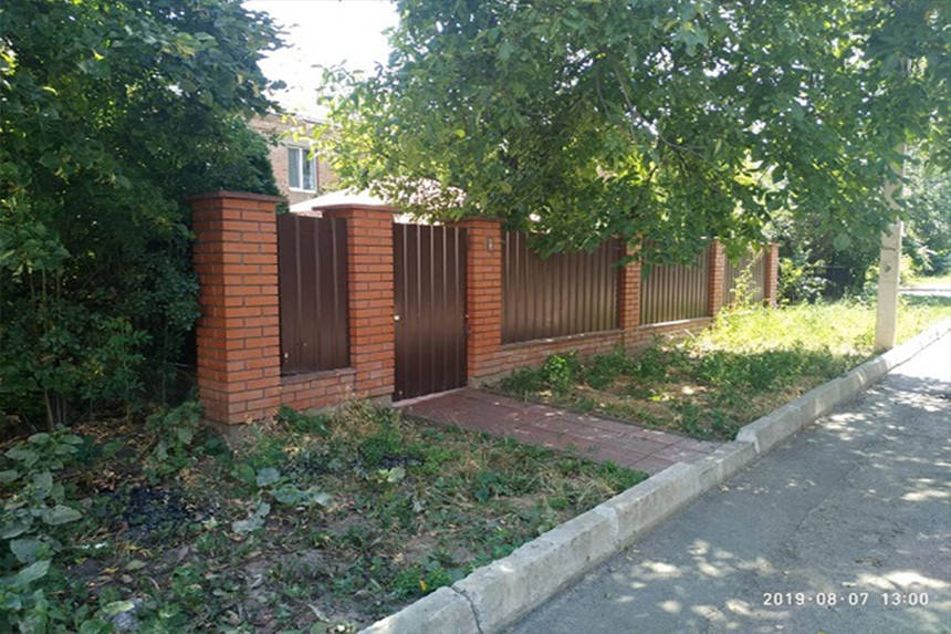 Привласнення землі. У Вінниці сусіди здали чоловіка, який «забрав» частину території міста / Новости Винницы и области / Інформаційний портал На Париже Новини Вінниці / Привласнення землі. У Вінниці сусіди здали чоловіка, який «забрав» частину території міста