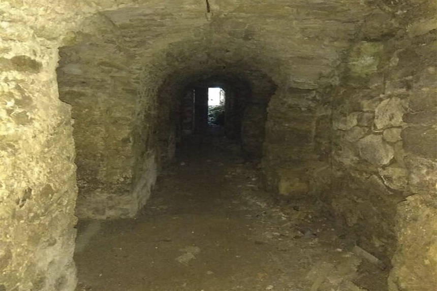 На Вінниччині випадково знайшли муровані ходи у центрі села (ФОТО) / Новости Винницы и области / Інформаційний портал На Париже Новини Вінниці / На Вінниччині випадково знайшли муровані ходи у центрі села (ФОТО)