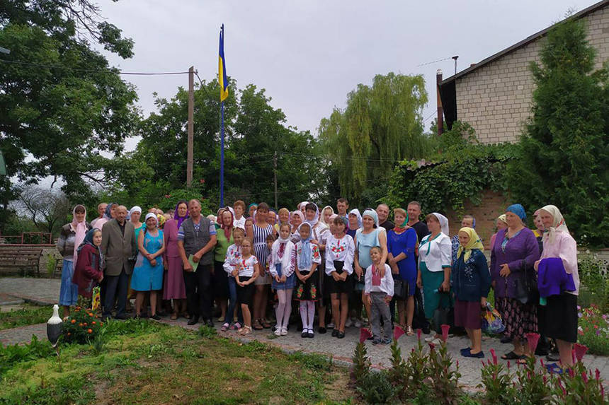 Новини Вінниці / Біля церкви на Вінниччині встановили флагшток з українським прапором (ФОТО, ВІДЕО)