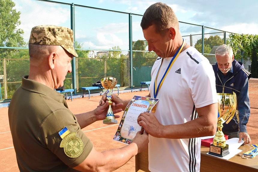 Новини Вінниці / Українські та польські військові провели тенісний турнір у Вінниці для допомоги пораненим бійцям (ФОТО)