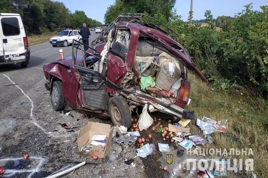 Новини Вінниці / Двоє людей загинуло, одна травмована: смертельна ДТП сталася сьогодні на світанку на Вінниччині (ФОТО)
