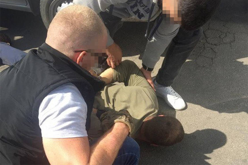 Новини Вінниці / У Липовці Вінницької області СБУ затримала торговця зброєю. Є підозри, що чоловік налагодив постійний канал збуту