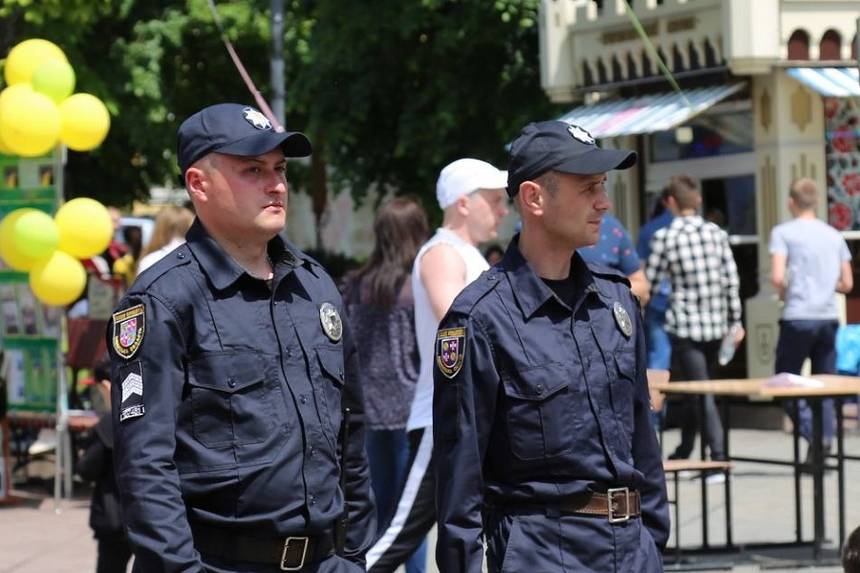 24 тисячі людей візьмуть участь у святкуванні Дня Незалежності на Вінниччині, - прогноз поліції / Новости Винницы и области / Інформаційний портал На Париже Новини Вінниці / 24 тисячі людей візьмуть участь у святкуванні Дня Незалежності на Вінниччині, - прогноз поліції