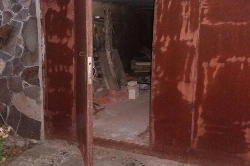 Новини Вінниці / У Вінниці в кущах правоохоронці затримали з інструментом для будь-яких замків озброєного рецидивіста, який нібито вночі шукав кота