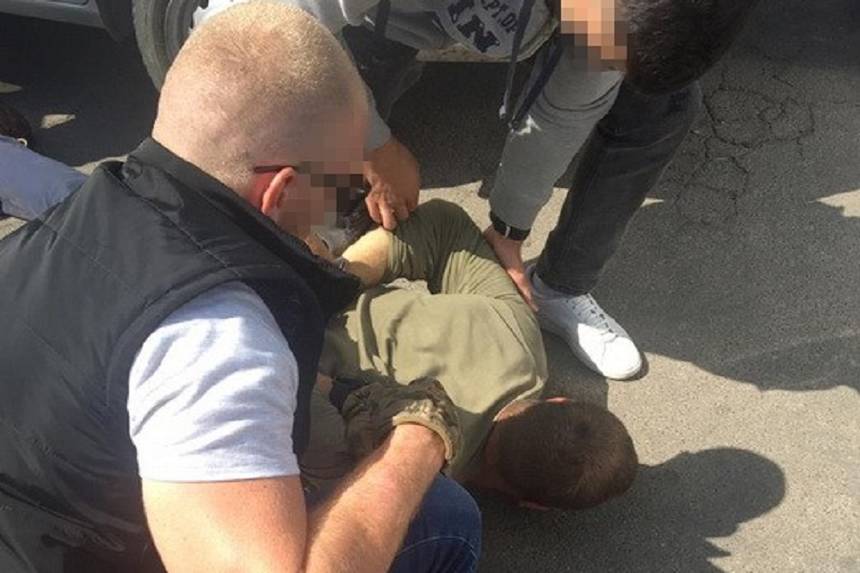 Новини Вінниці / У Вінниці суд взяв під варту чоловіка, який торгував зброєю. Але він може внести заставу 