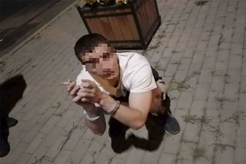 Новини Вінниці / Вінничанин з «косяком» за вухом почав чіплятися та посилати патрульних