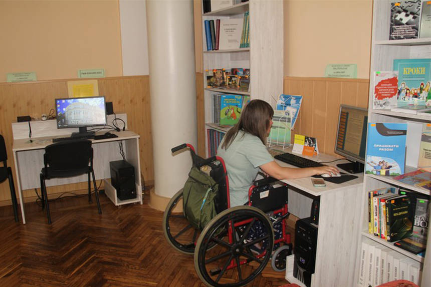 Новини Вінниці / У Вінниці продовжують облаштовувати громадські місця для людей з інвалідністю