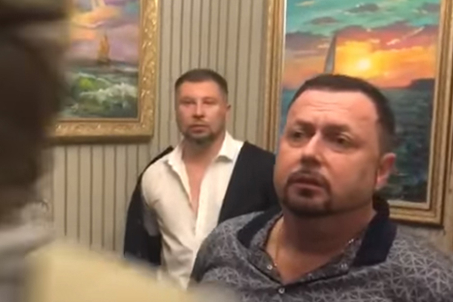 Новини Вінниці / Вінничанина Ігоря Мізраха було затримано біля Офісу президенту зі значною сумою. Йому інкримінують шахрайство (ВІДЕО)