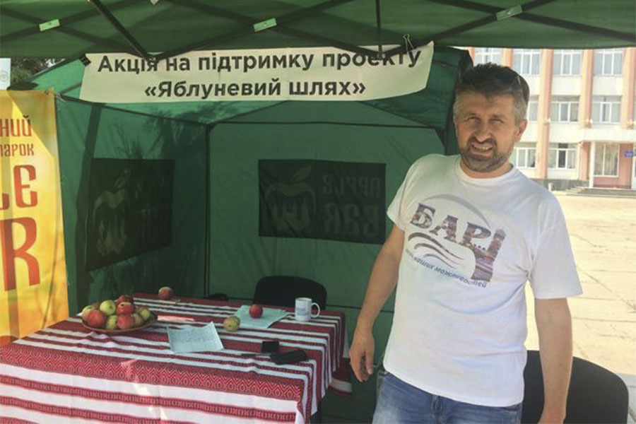 Новини Вінниці / На Вінниччині міський голова заявив про голодовку: через яблука образився на депутатів (ФОТО)