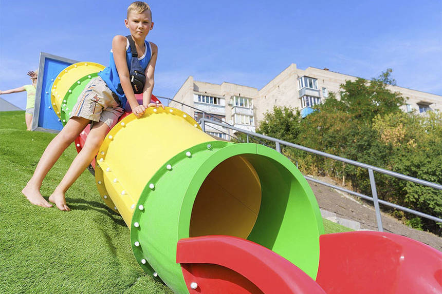 У Вінниці дитячий майданчик обладнали гірками до озера (ФОТО) / Новости Винницы и области / Інформаційний портал На Париже Новини Вінниці / У Вінниці дитячий майданчик обладнали гірками до озера (ФОТО)