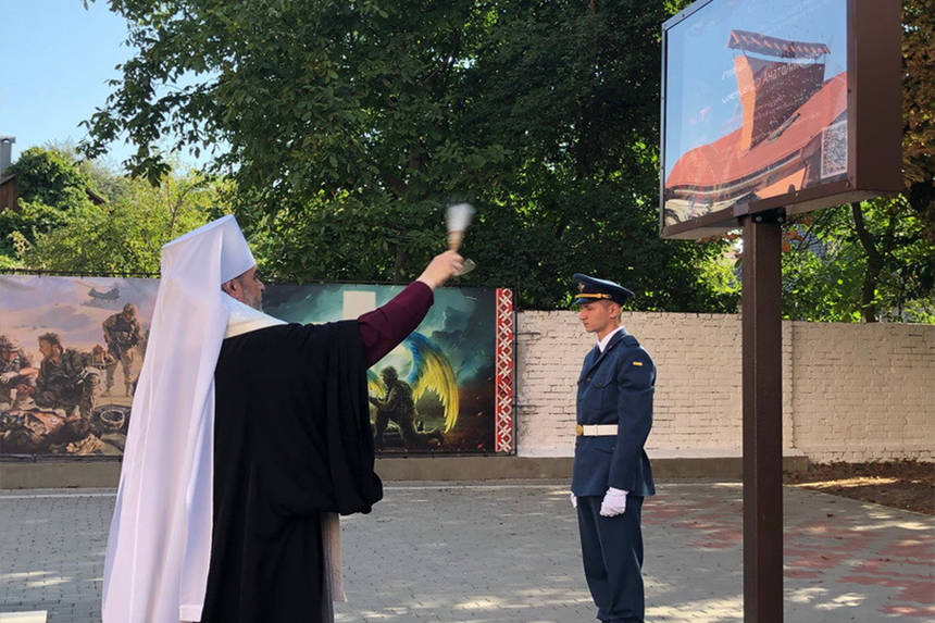 Новини Вінниці / У Вінниці пройшло офіційне відкриття стели загиблим на Донбасі медикам (ФОТО)